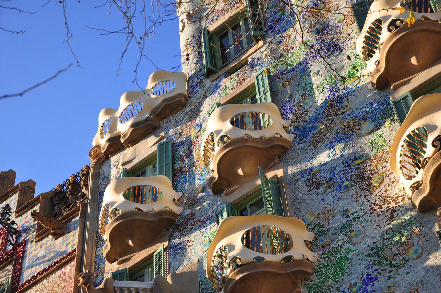 Sagrada Família ; Camp Nou ; Gaudi ; Casa Batllo ; Montjuic ; parc Ciudadela ; Mar bella