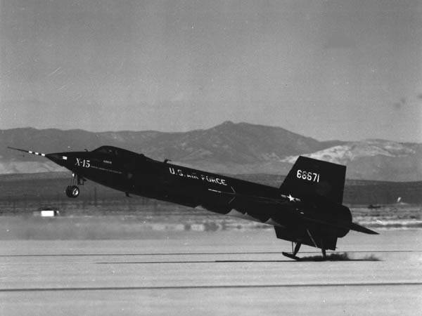 3 octobre 1967, le X-15 piloté par William Joseph Knight atteint mach 6