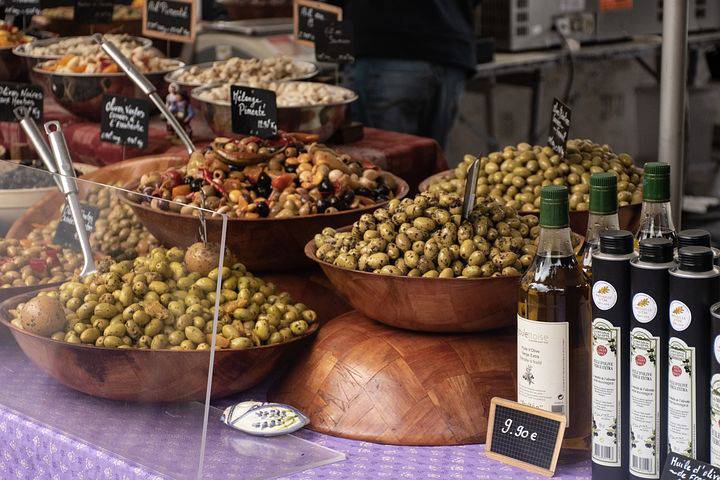 Marché Traditionnel des Arènes de Fréjus