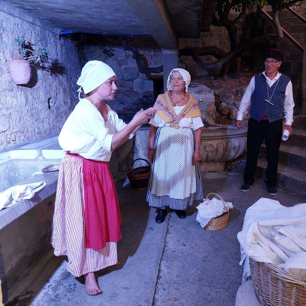 Rondes secrètes à Fayence ; Visites nocturnes ; visites guidées ; histoire ; animation ; saynètes ;