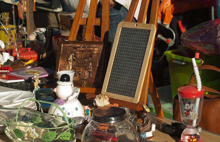 Vide grenier de la Brague ; marché aux puces ; Antibes.