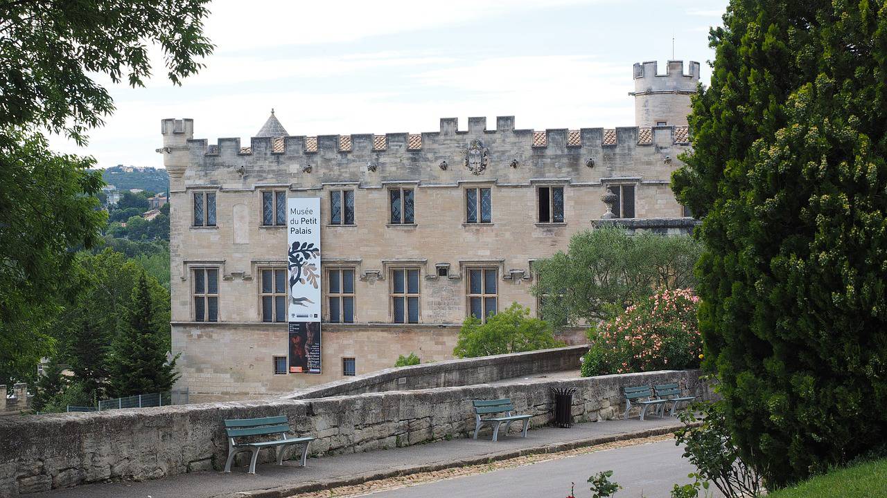 Grasse Mat' vous emmène à Avignon