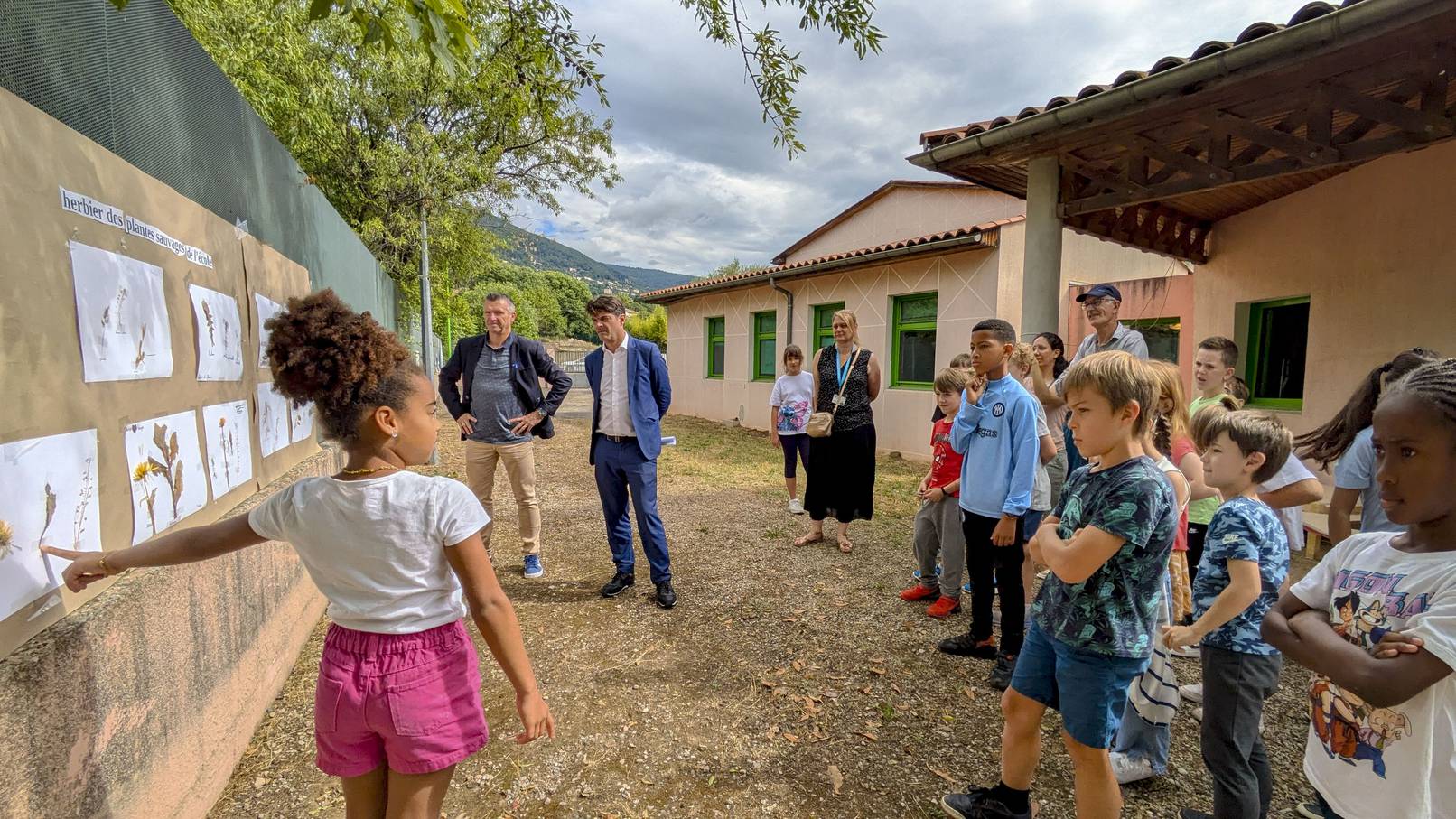 Un Jardin Botanique dans la Cour de Récré de l'École Saint-Mathieu  Une Initiative pour un Avenir Durable