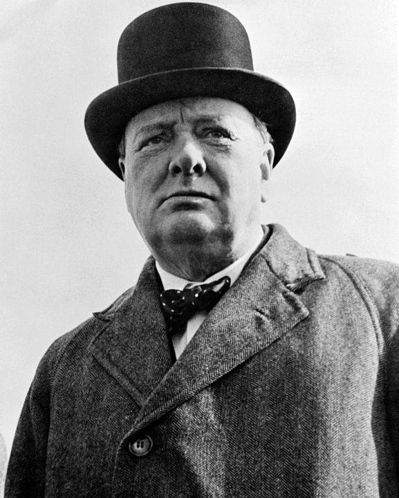 Winston Churchill , Chambre des communes, Neville Chamberlain