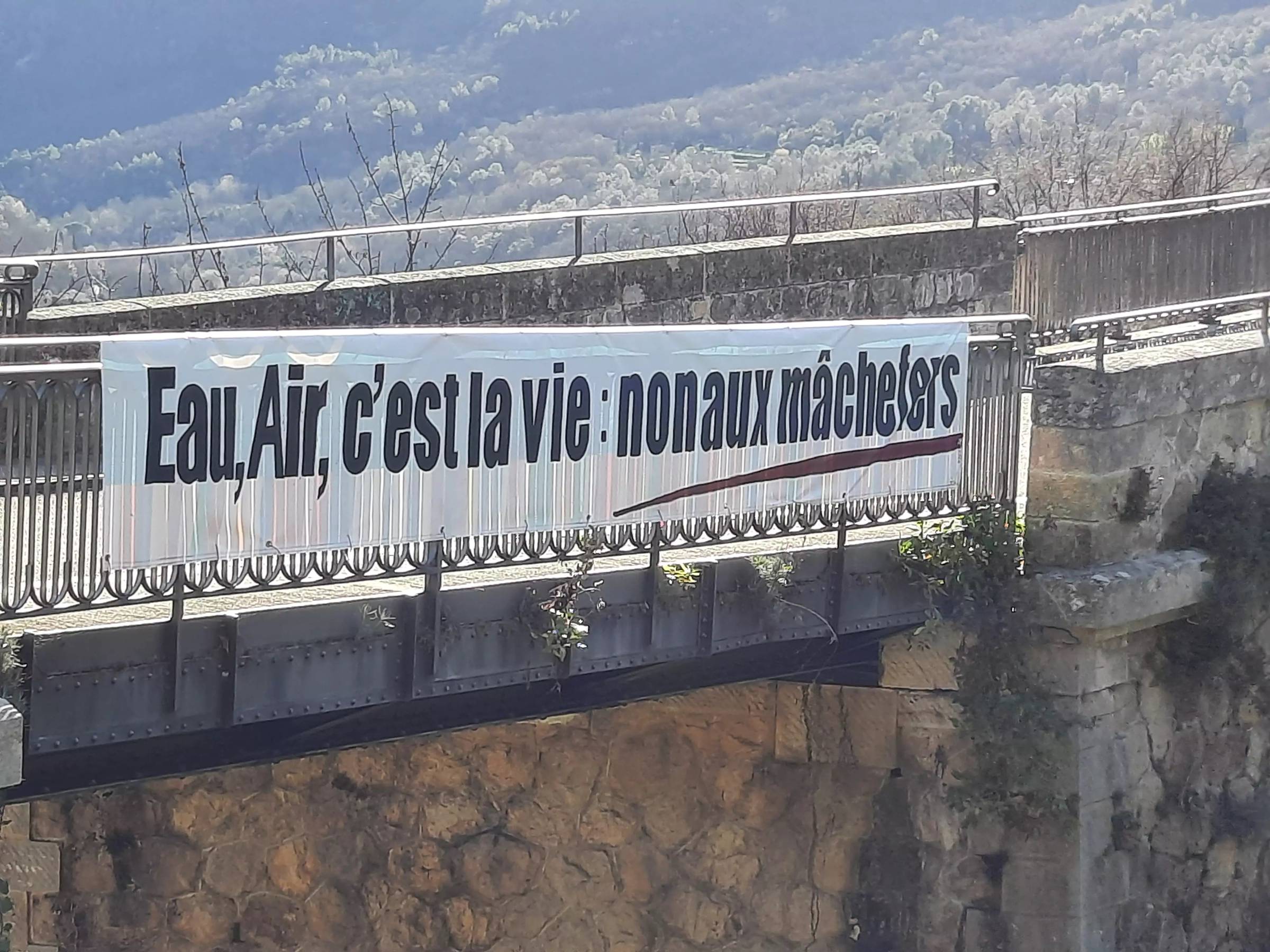 Mat’ild ne reviendra pas ; Le Bar sur Loup ; François Wyszkowski ; Jérôme Viaud ; Dominique Estrosi Sassone ; Alexandra Borchio Fontimp ;  Philippe Tabarot ; Éric Pauget ; Jean Leonetti ; préfet Bernard Gonzalez ;  nuisances ;  pollution