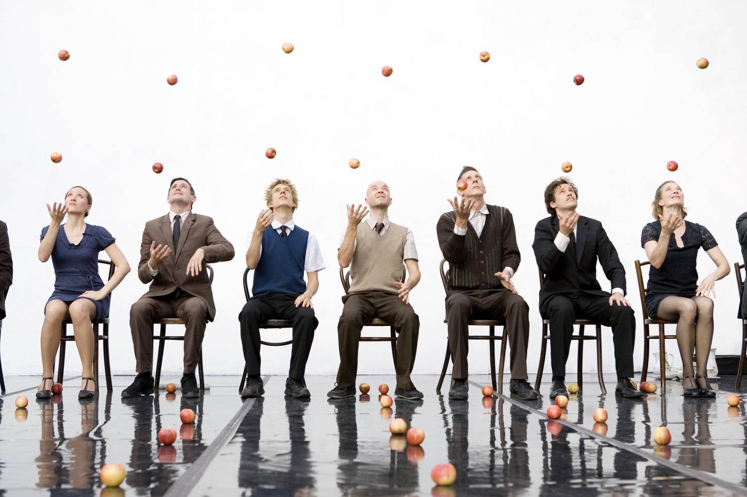 Gandini Juggling  ; Life ; A Love Letter To Merce Cunningham ;Théâtre de Grasse