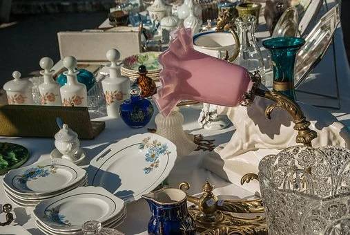 Vide grenier  team sud semi nocturne 16h-23h Objets vintage et rétro, vêtements, livres ou La perle rare…