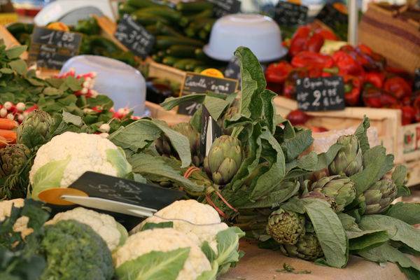 Marché hebdomadaire ; Pégomas.