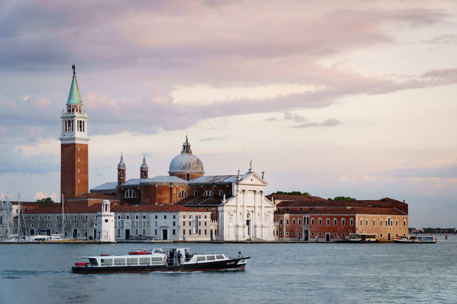 Basilique Saint Marc ; campanile ; ile ; gondole; doge ; arsenal Venise ; Fenice