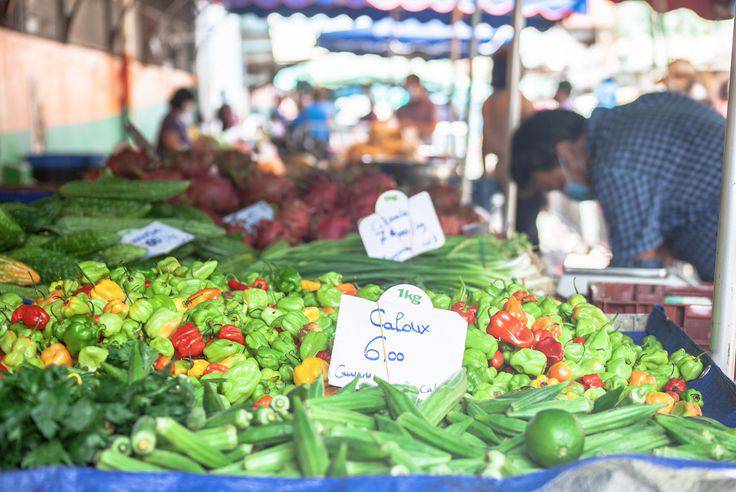 Tourrettes sur loup; marché provençal;