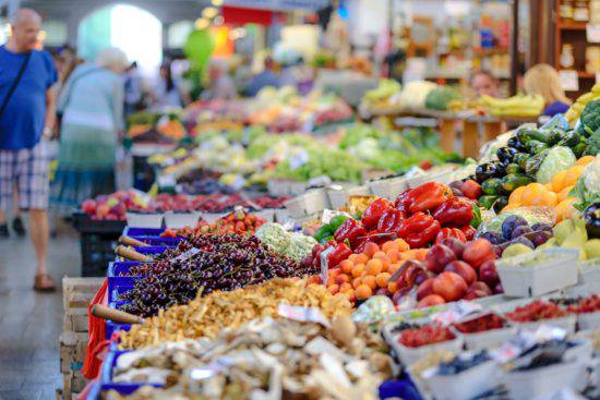 Marché du jeudi à Grimaud