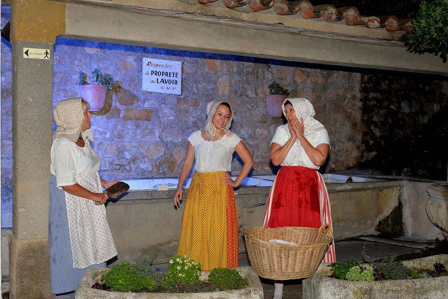 Rondes secrètes à Fayence ; Visites nocturnes ; visites guidées ; histoire ; animation ; saynètes ;