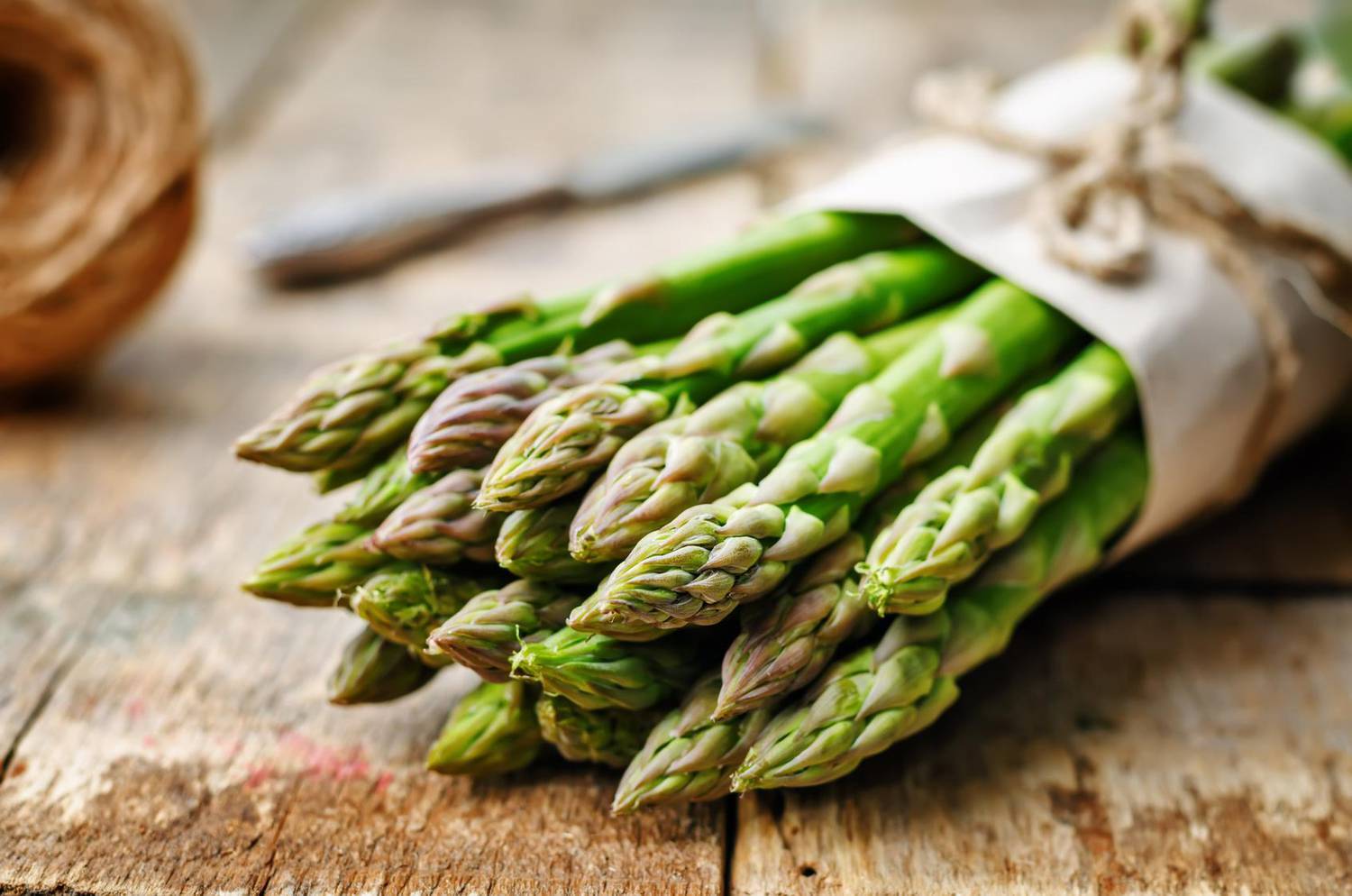 Beignet d’asperges ; Grassemat'Info ; noix de muscade ; oignon ; huile d'olive ; œufs