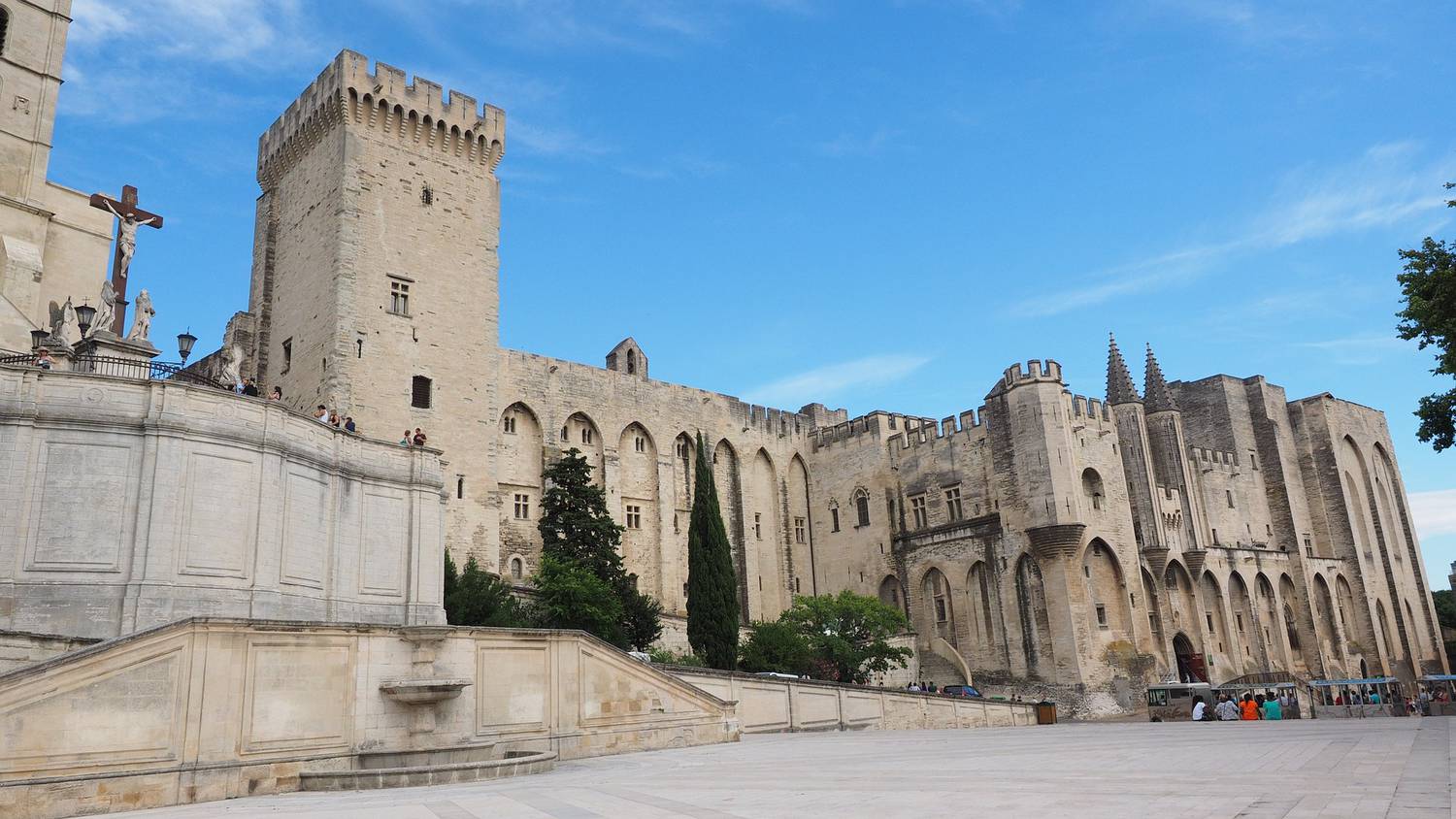 Grasse Mat' vous emmène à Avignon