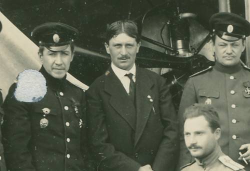 18 février 1911 : l'aviateur français Henri Péquet transporte le tout premier courrier postal par avion.