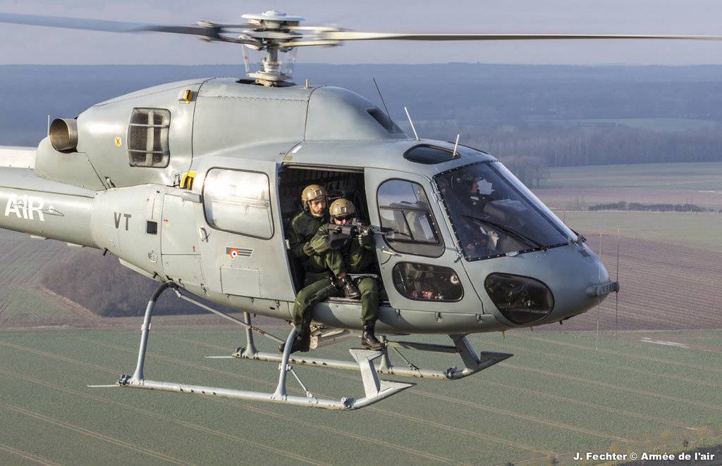 un hélicoptère « Fennec » de l’armée de l’Air