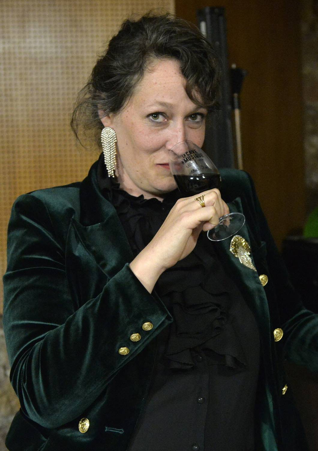 Sophie Jammet, La Sommelière Qui Vous Parle Vins et Rires Un Spectacle À Déguster Sans Modération !