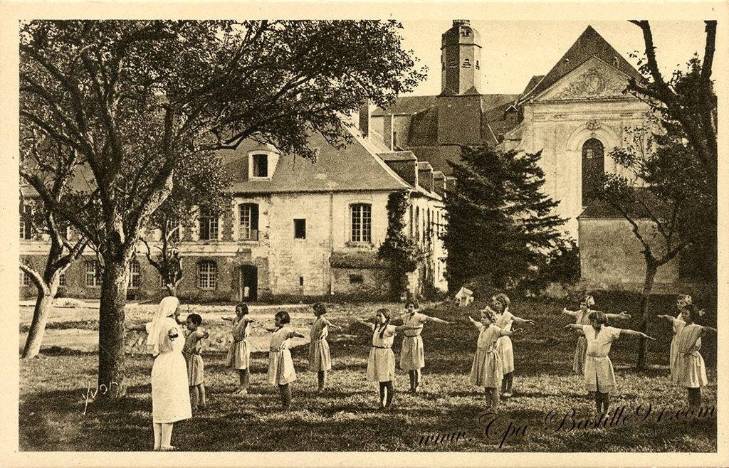 L'effet Mademoiselle Papillon ; Abbaye de Valloires ; Justes parmi les Nations; Daniel Mandelbaum ; Thérèse Papillon ; Infirmière résistante ; abbé Jean Papillon.