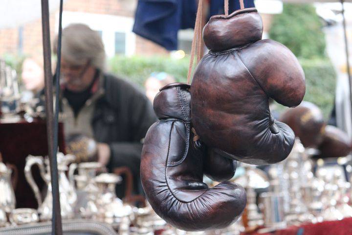 Vide grenier « vivre aux courcettes » Objets vintage et rétro, vêtements, livres ou La perle rare….