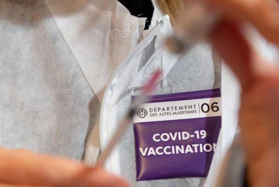 Vaccin covid-19 : les seniors de plus de 75 ans sont désormais prioritaires dans les Alpes-Maritimes