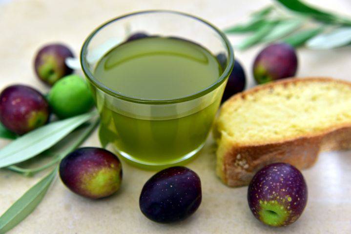 Le terroir a l’honneur ; miel ; châtaigne ; huile d'olives ; produits du terroir ; Roquefort les pins