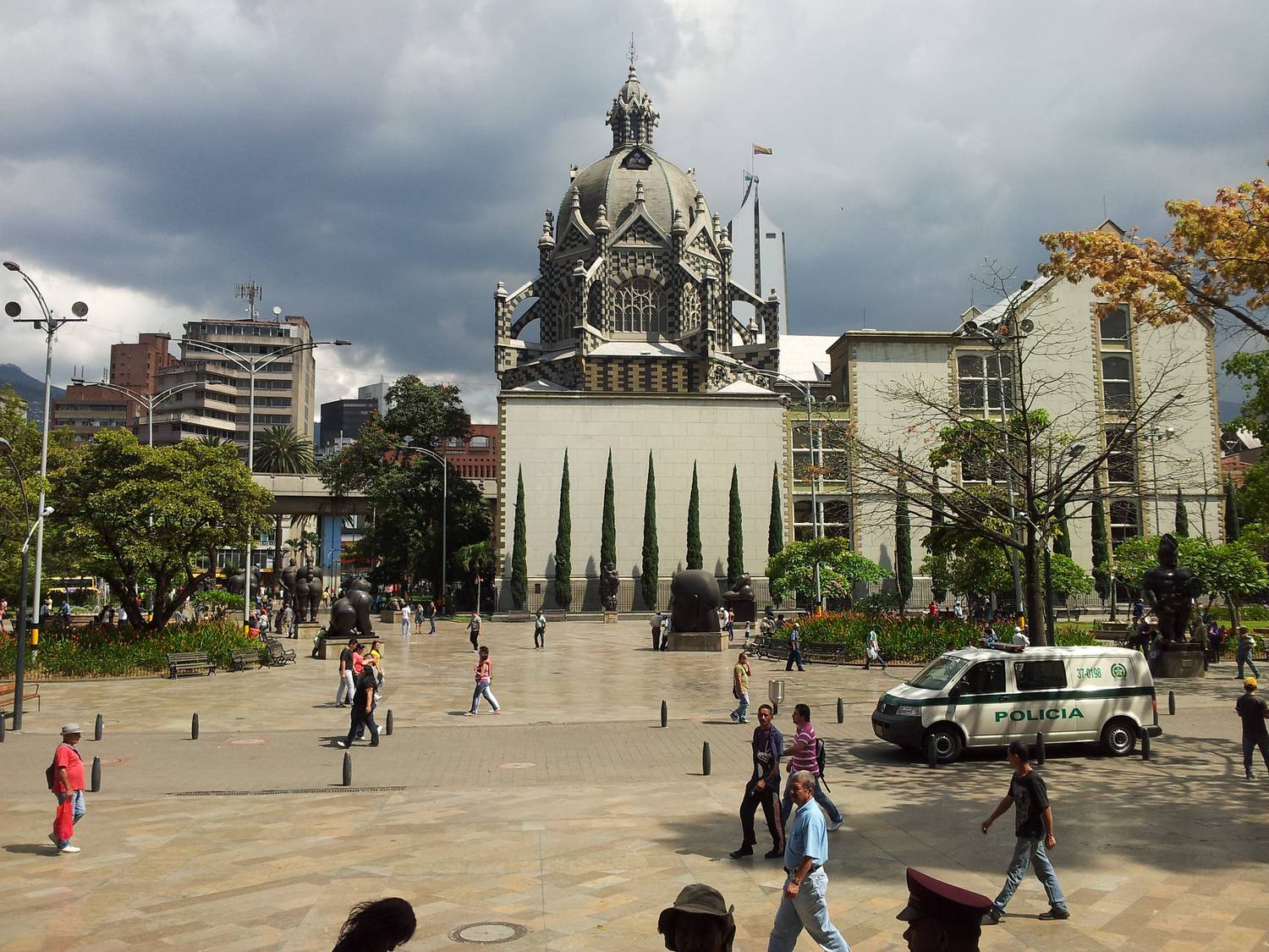 Palais  Culture Rafael Uribe ; Medellín ; parc Berrío ; maison de la mémoire , trafic de drogue Pablo Escobar ; Peñón de Guatapé ; monolithe ; Cordillère Centrale ; Cordillère des Andes