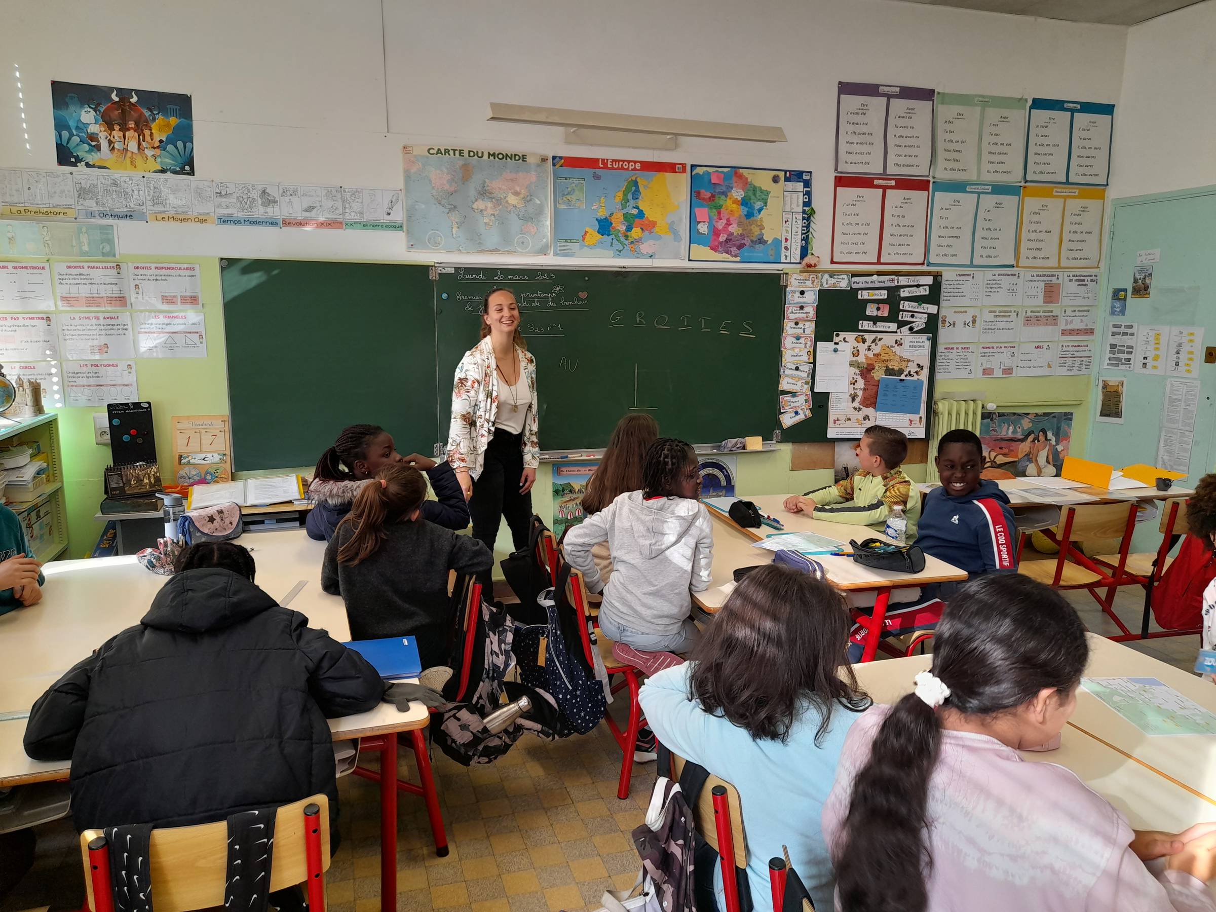 découverte du karst ; école Gambetta de Grasse ; PNR des Préalpes d’Azur ; Alexandra Balduini ; Sylvie Daville ; Marie Barbieux ; terres de Siagne ; grotte de la Baume Obscure ; Emmanuelle Pépin ; chorégraphe ; Région sud ; DRAC ; Fonds Régional d’Art Contemporain