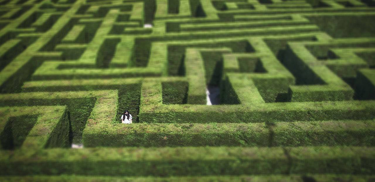 Le schéma du labyrinthe Vise à nous améliorer par un travail sur nous-même ; Conférence ; Tourrettes-Var