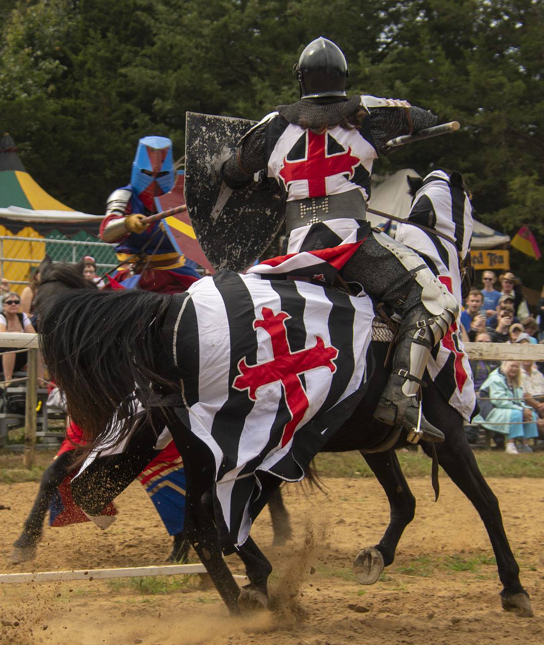 La Fête Médiévale de Saint-Cézaire-sur-Siagne Retour au Temps des Chevaliers Plongeons dans l'Histoire !