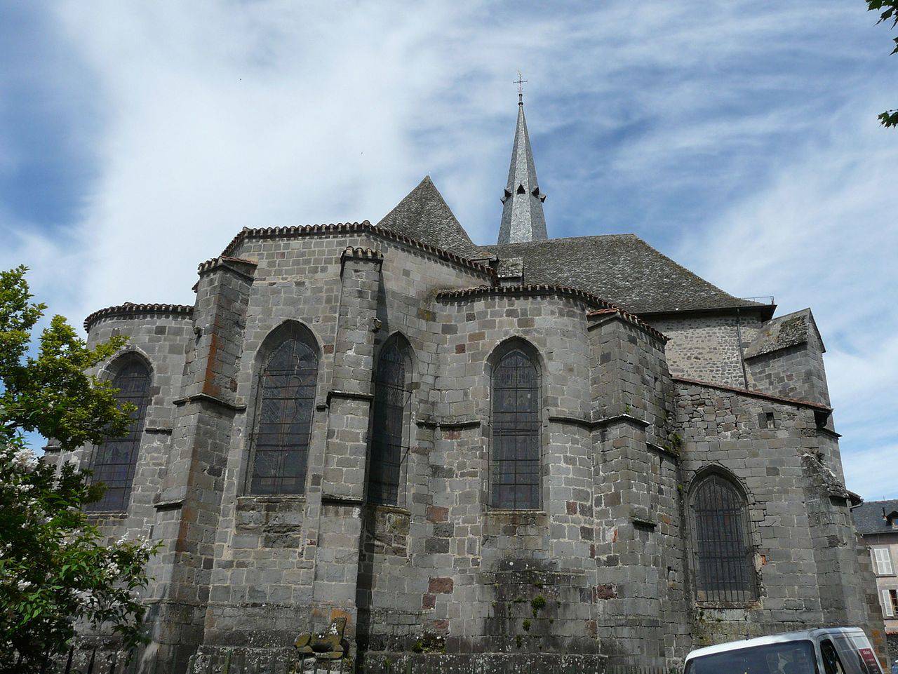 Route des crêtes ; Abbatiale Saint-Géraud ; château Saint-Étienne ; Puy Mary ; stratovolcan ; mont Cantal ; Aurillac