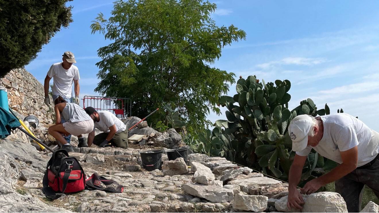 Réaménagement de la Voie Romaine; Tourrettes sur Loup; chantier d'insertion.