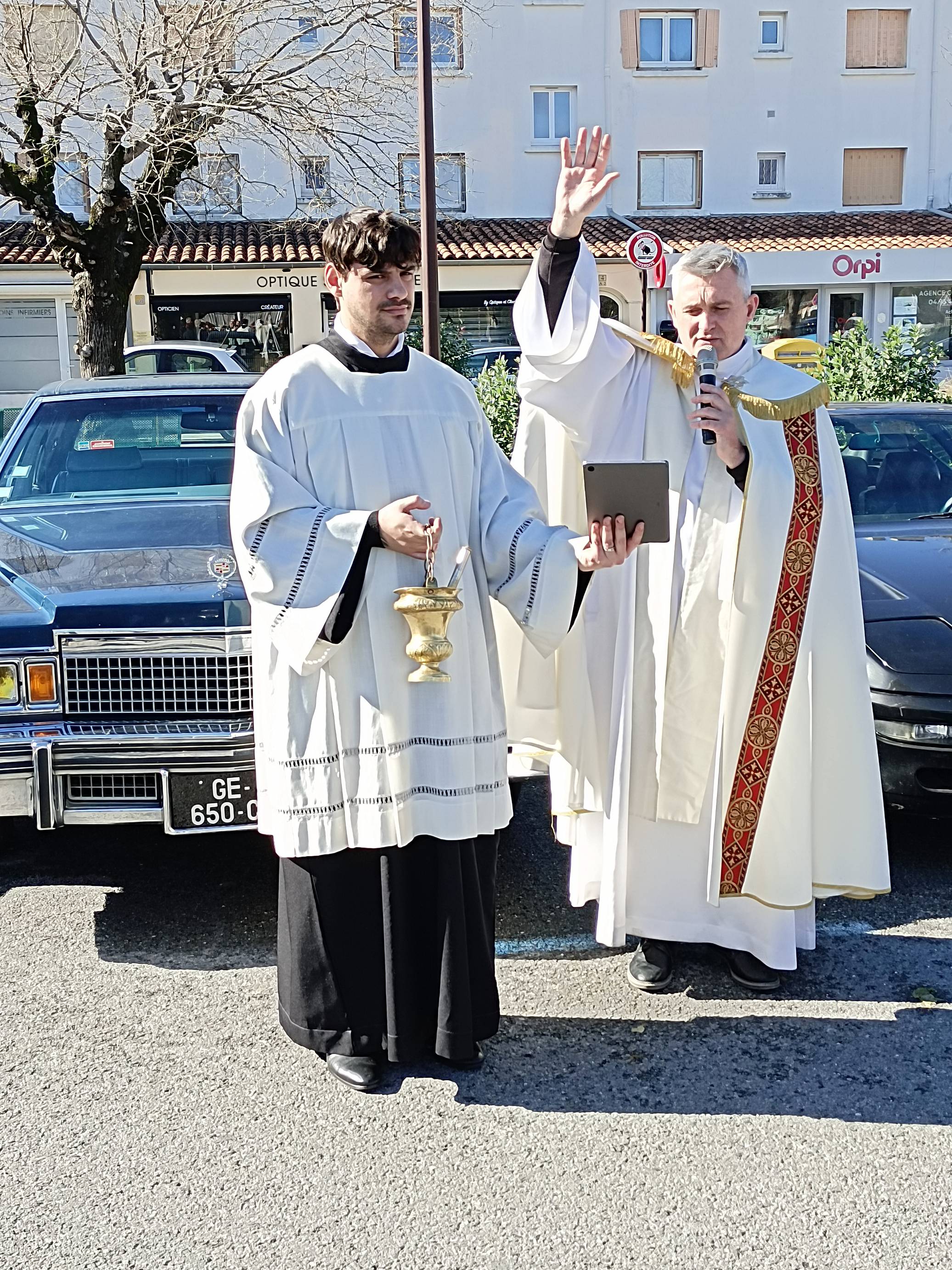 Bénédiction de voitures & voyageurs A Saint-Jacques.