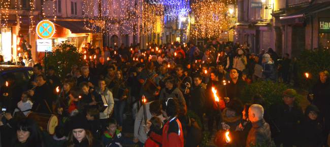 Marche aux flambeaux, Grasse