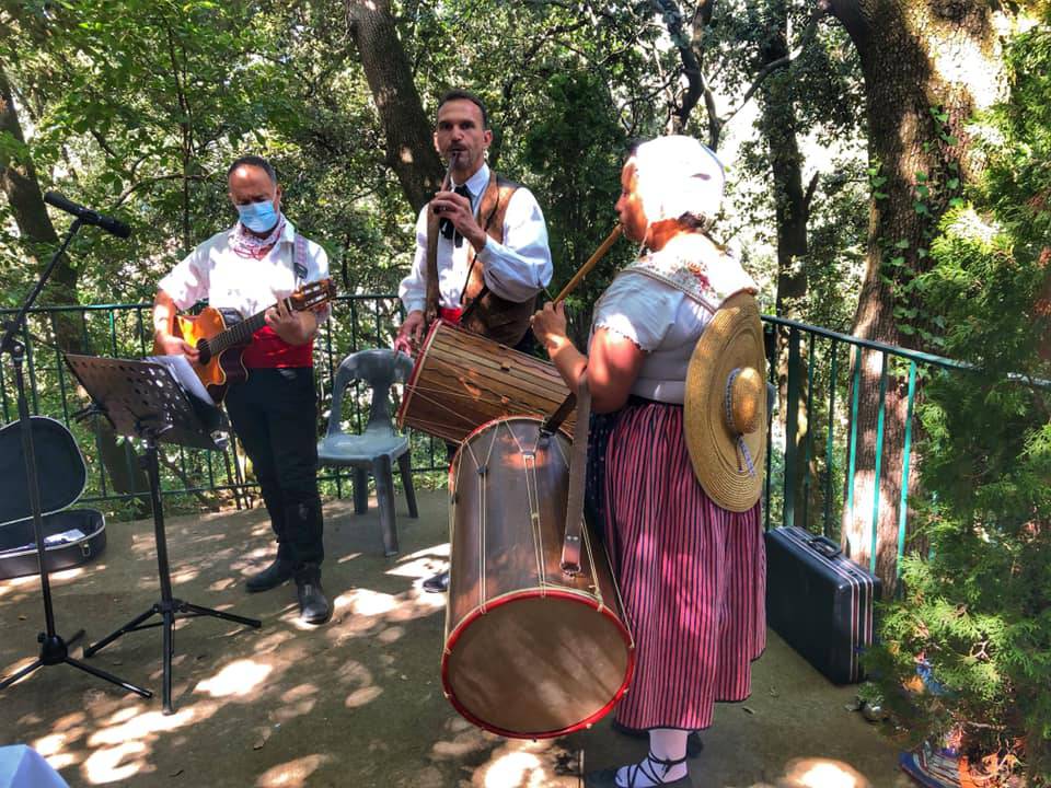 Jasminade ; Fête du jasmin ; Grasse ; Déambulation; Concert ; Soirée mousse ; Salsa ; Festivité ; Festival de la Craie ; Jazz Band ; Acrobates ; Messe provençale traditionnelle ; Mondial Parfumé de Boules Carrées