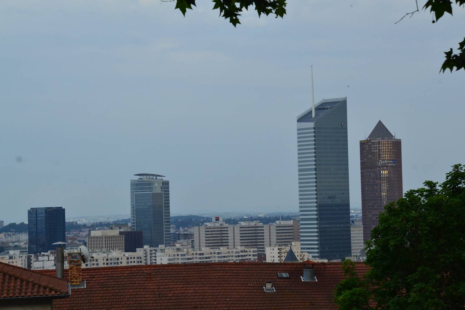 Basilique Notre Dame de Fourvière ; Croix-Rousse ; fresque canuts ; Musée Miniature et Cinéma ; maison avocat ; place de la Basoche ; Vieux-Lyon ; Part-Dieu ; quartier affaire ; tour Oxygène ; tour crayon ; tour Incity