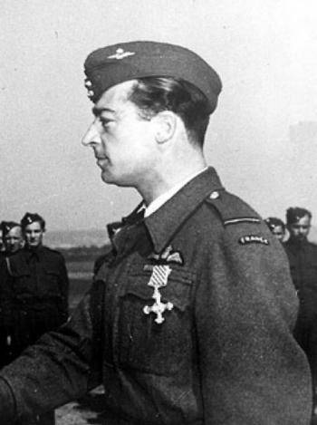 8 mai 1945 , Armistice ; Reddition ; Seconde guerre mondiale ; Conférence de Yalta; Général de Gaulle : Churchill ; Roosevelt : Staline : Jacques Andrieux ; Emilienne Moreau-Evrard ; Félix Eboué.