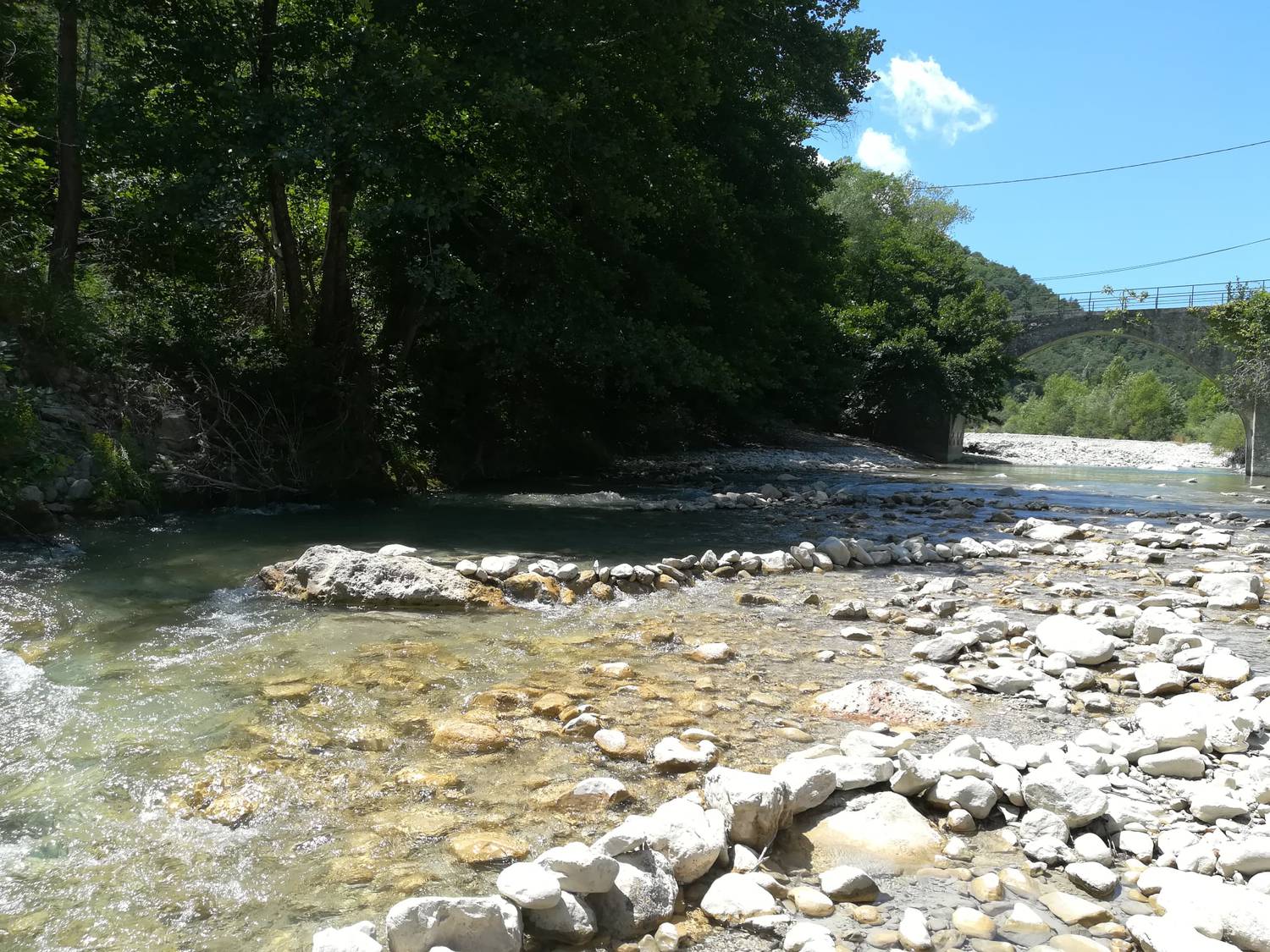 barrages, pierres