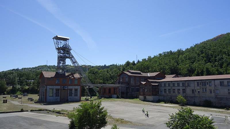 Gare de Châteaucreux ; place Jean Jaurès ; cathédrale Saint-Charles ; stade Geoffroy Guichard ; colline Crêt-de-Roc ; parc Pilat