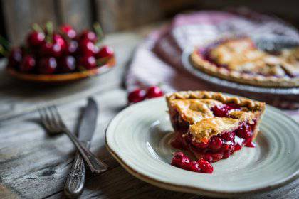 Tourte ; cerises ; recette ; Clafoutis ; Farine ; Beurre ; Sucre ; Vinaigre de Cidre ; Amandes ; Vanille ; Maïzena ; œufs ; Grassemat'Info