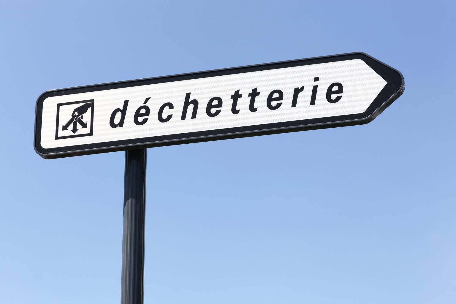 Ouvert mais ne venez-pas…