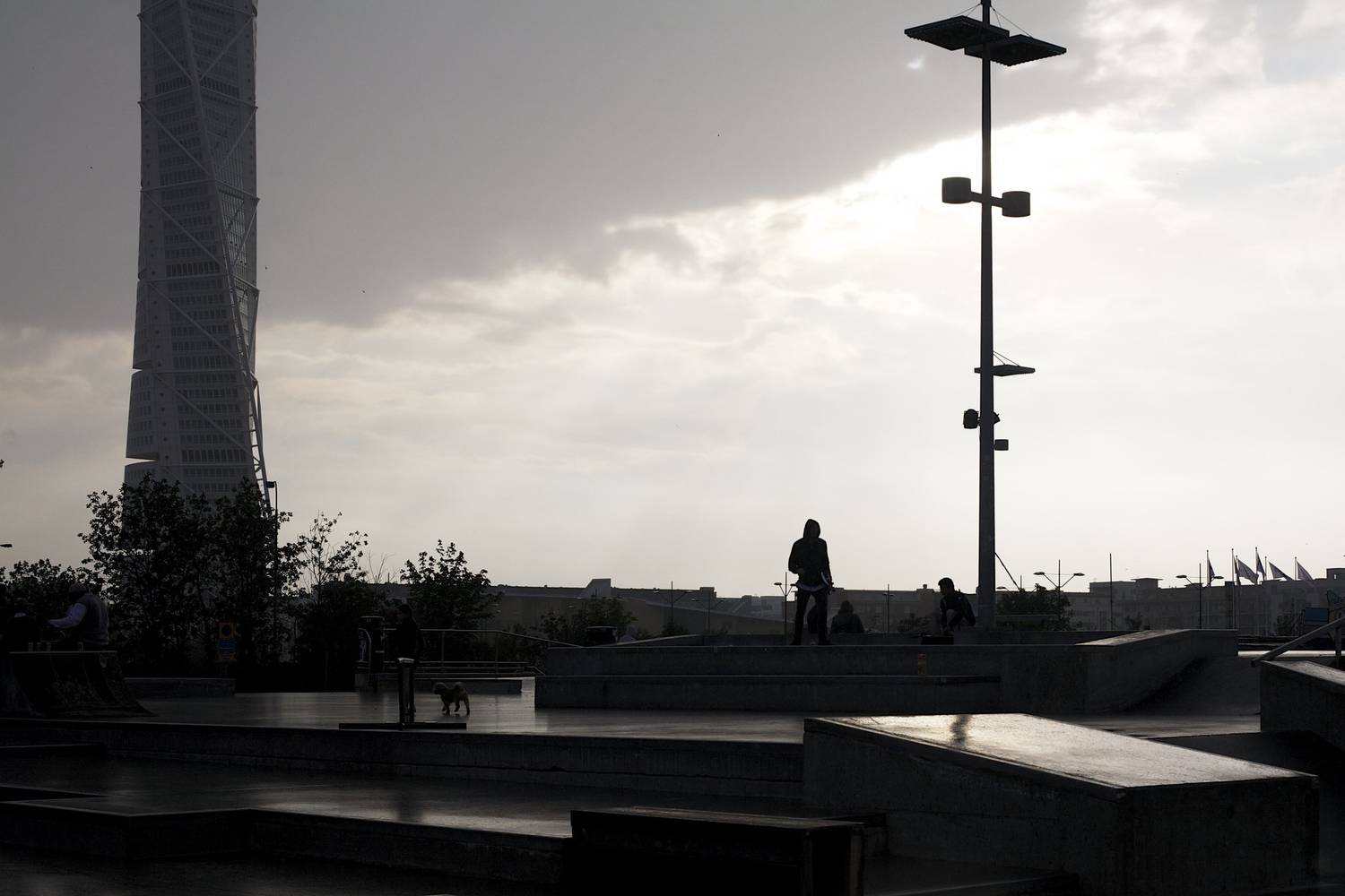 château ; skatepark; vélo ; parc ; bain public ;