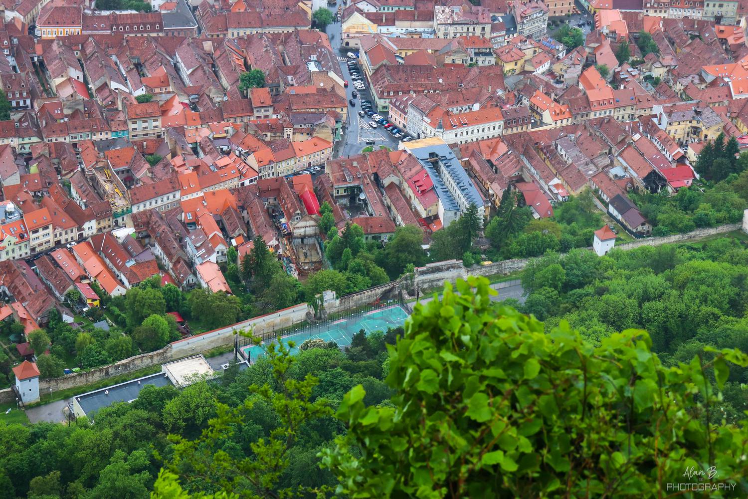 Château de Bran ; Dracula ; Vlad III l'Empaleur ; Transylvanie ; musée civilisation urbaine ; Colline Tâmpa  ; Église Saint-Nicolas