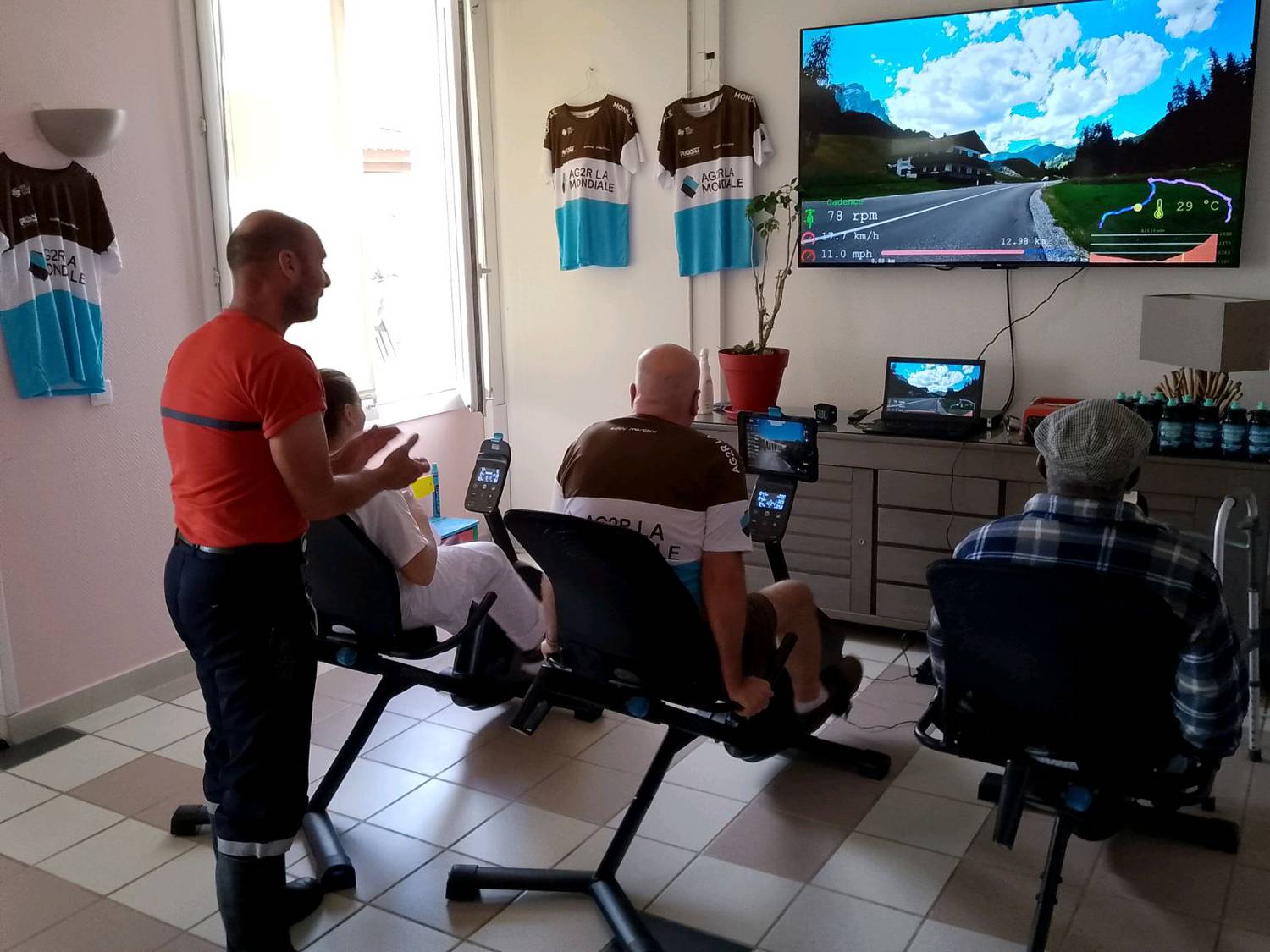 Les éclaireurs du Tour à l'hôpital de Grasse Les résidents de l’EHPAD du Petit Paris ont été retenus pour participer au Eclaireurs du Tour 2024.