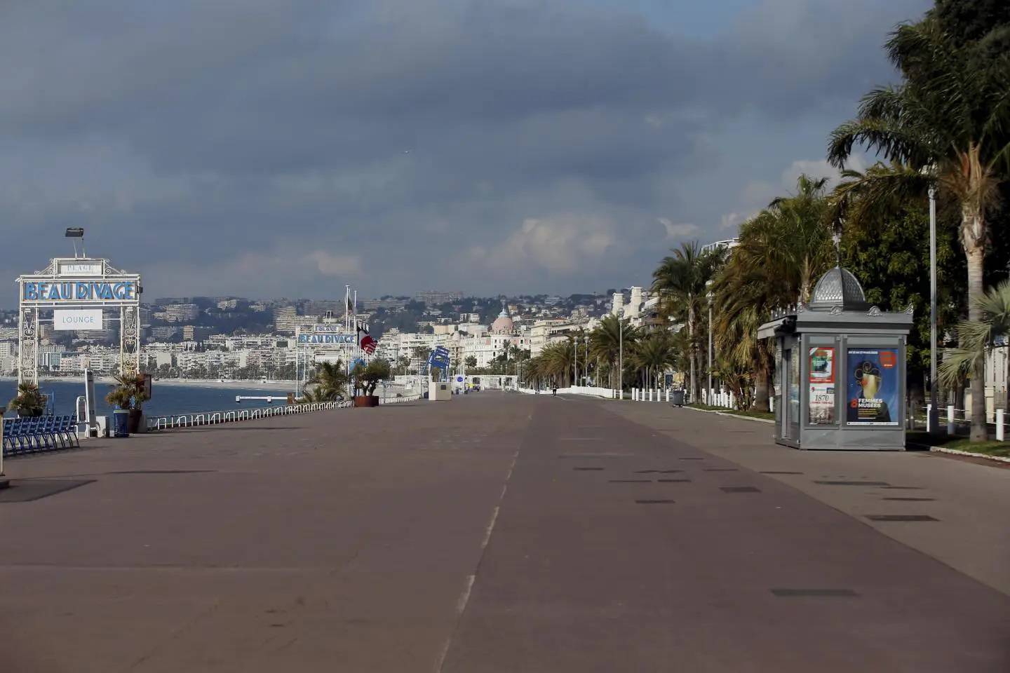 Le littoral des Alpes-Maritimes sous cloche