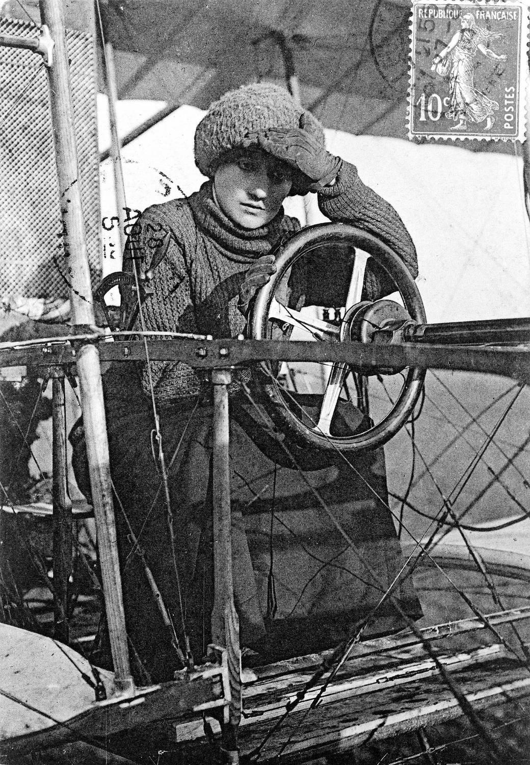 8 mars 1910, Élisa Deroche première femme brevetée « pilote-aviateur »