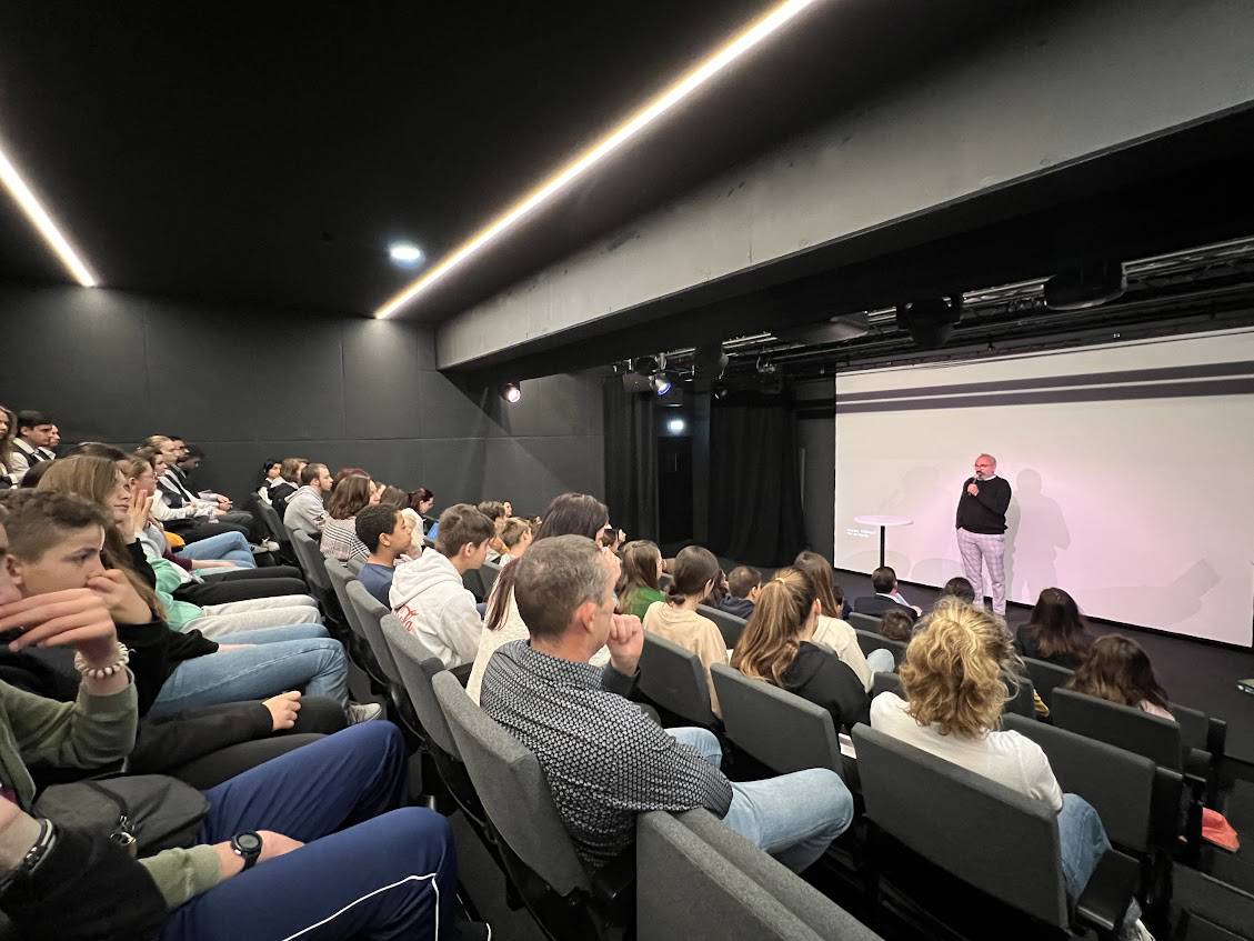 Semaine de la presse et des médias dans l’École ; médiathèque Charles Nègre ; Jérôme Viaud ; Roxane Obadia ; François Richerme ;  collèges de La Chênaie, de Canteperdrix  et Saint-Hilaire ; lycée Amiral ; école Saint-Exupéry