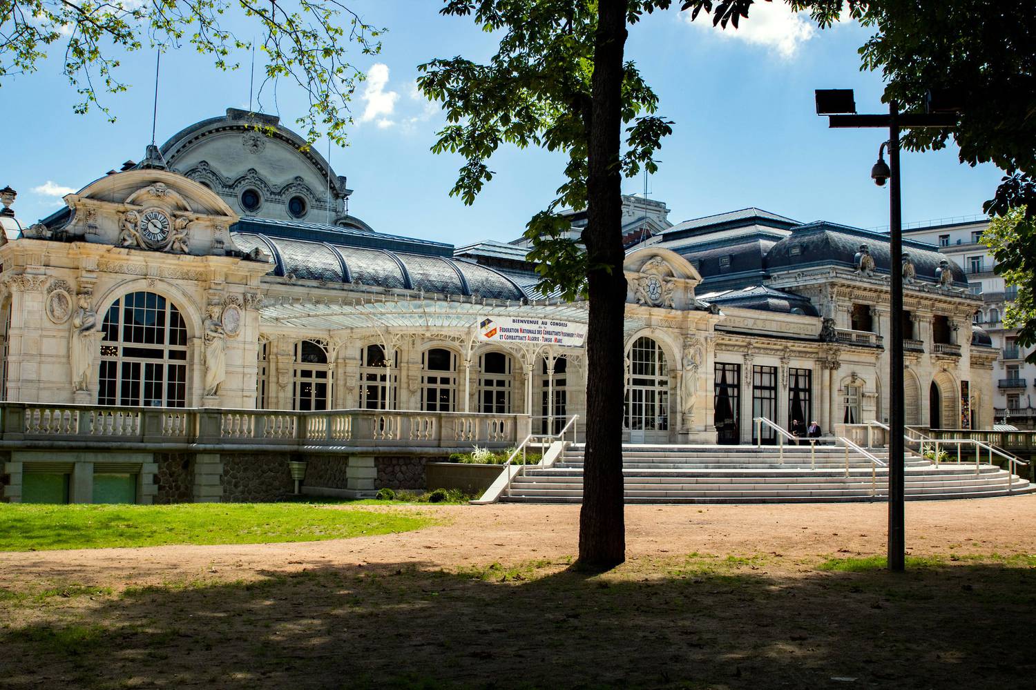 Château castel Franc ; Hall Des Sources ; Vichy ;  opéra Vichy ; Palais Congrès ; parc Napoléon 3 ; buste