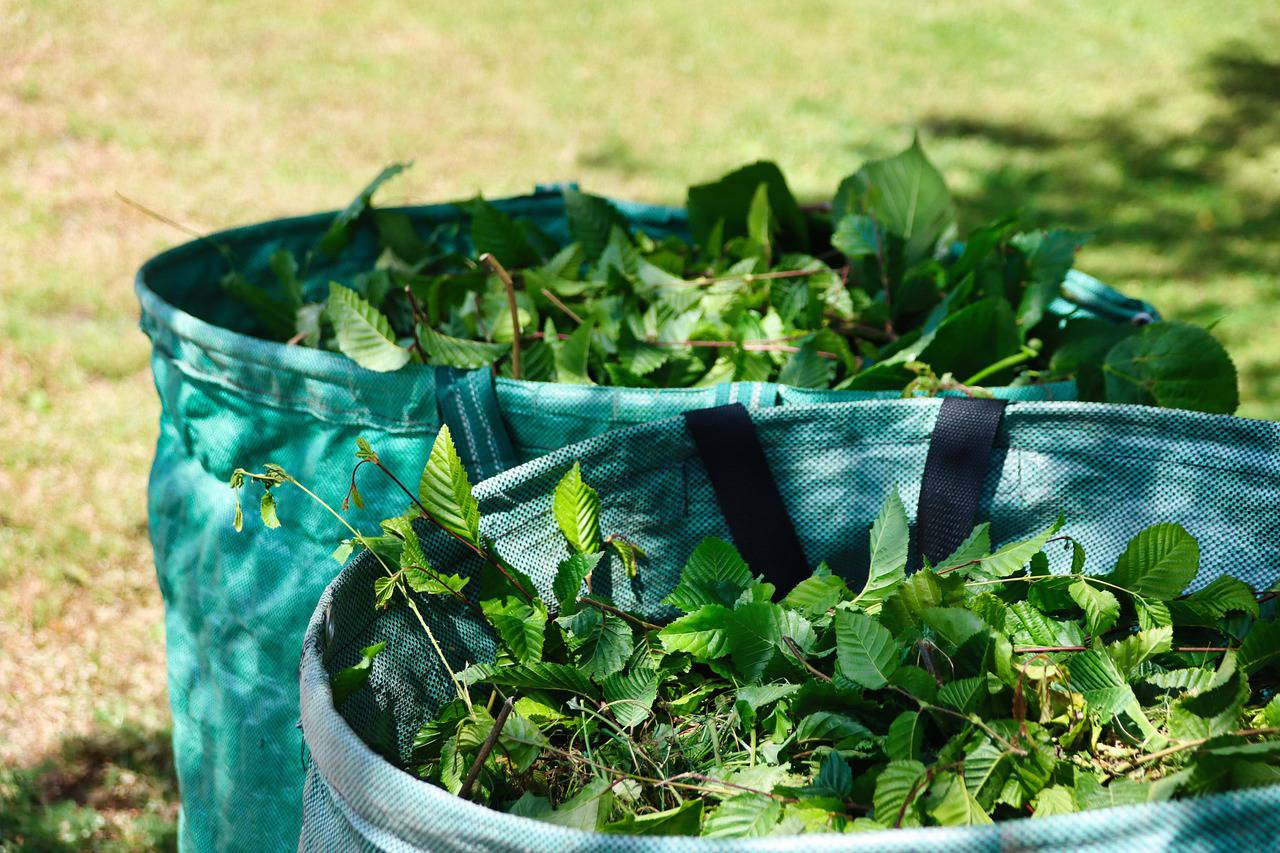 Formation au jardinage écologique ; Peymeinade ; jardins collectifs ;  Restos du cœur ; Paillage ; broyat ; compost