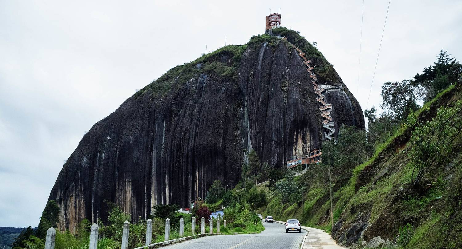 Palais  Culture Rafael Uribe ; Medellín ; parc Berrío ; maison de la mémoire , trafic de drogue Pablo Escobar ; Peñón de Guatapé ; monolithe ; Cordillère Centrale ; Cordillère des Andes